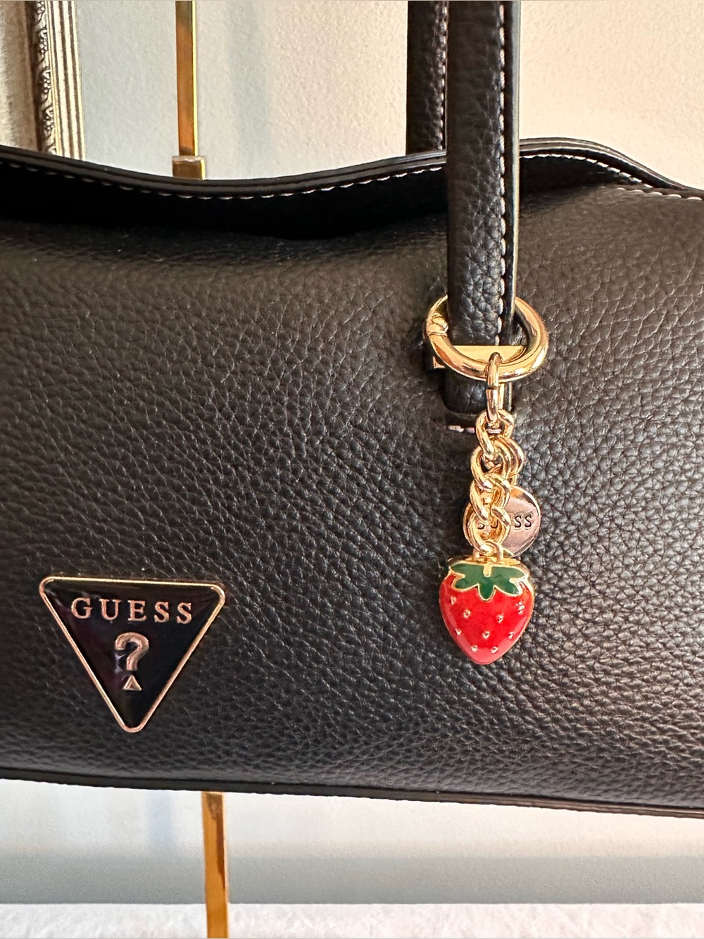 GUESS Meridian Shoulder Satchel compact, black, bag charm NWOT - Picture 3 of 14